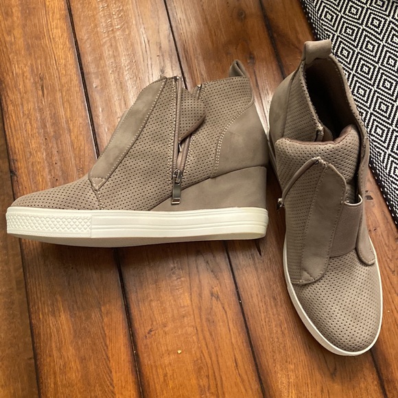 Platform booties - Picture 3 of 5